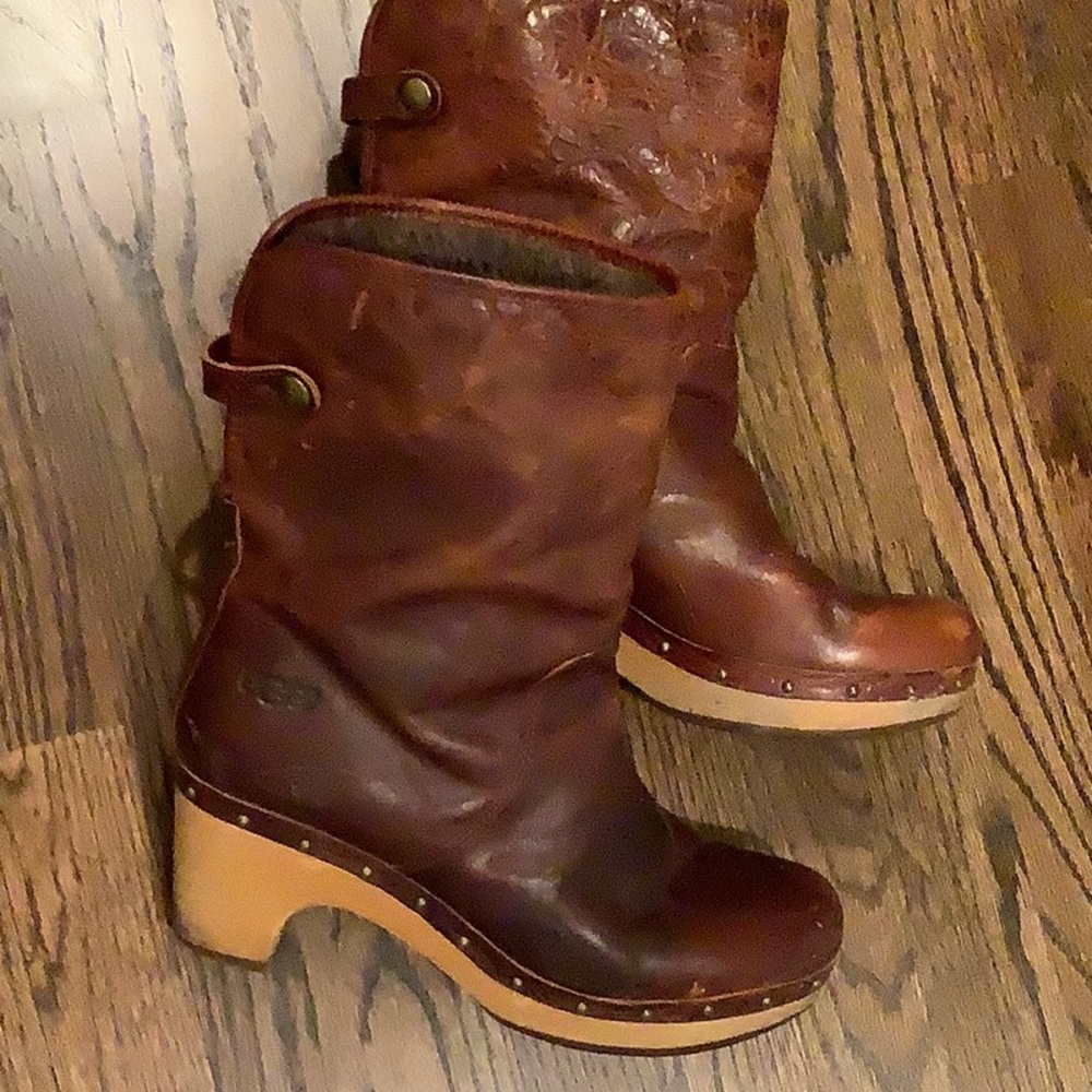 Clog boots
